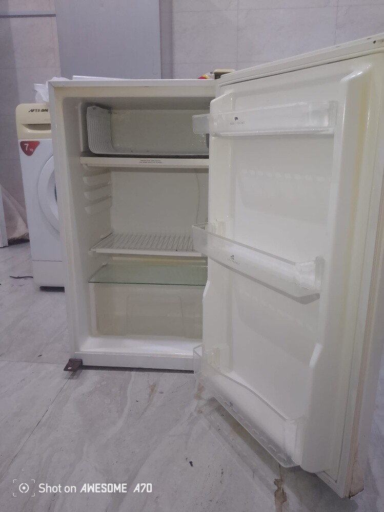 single door fridge for sell. - 1