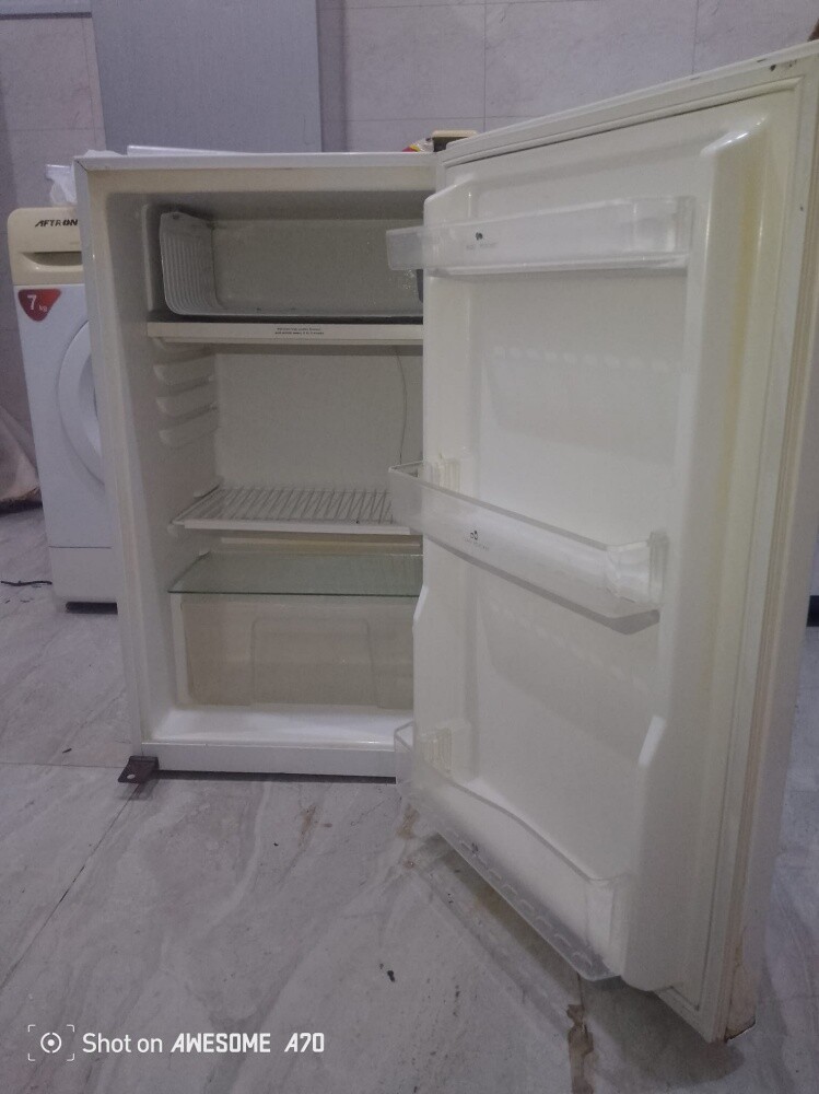 single door fridge for sell. - 3