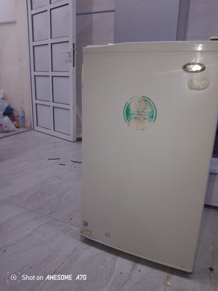 single door fridge for sell. - 4