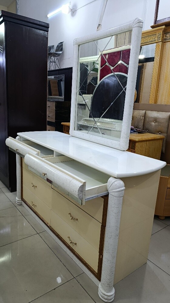 drasing table for sale - 2