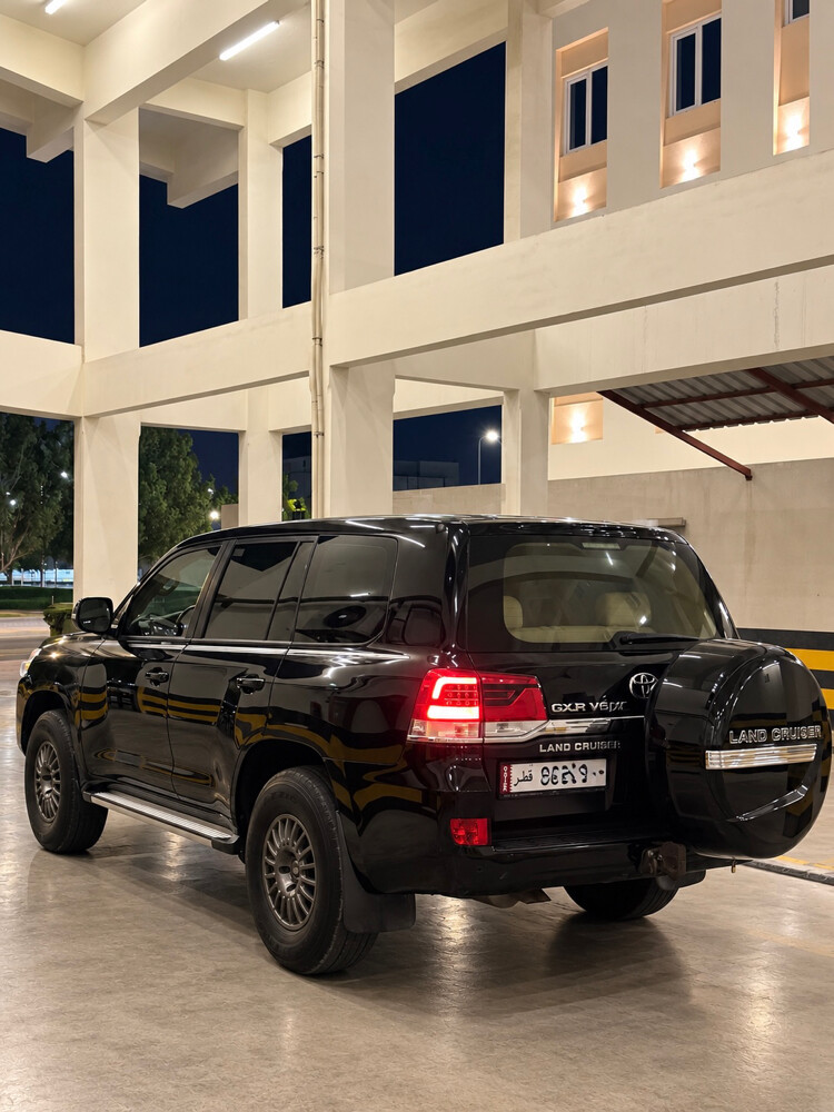 Land Cruiser .V6 - 8