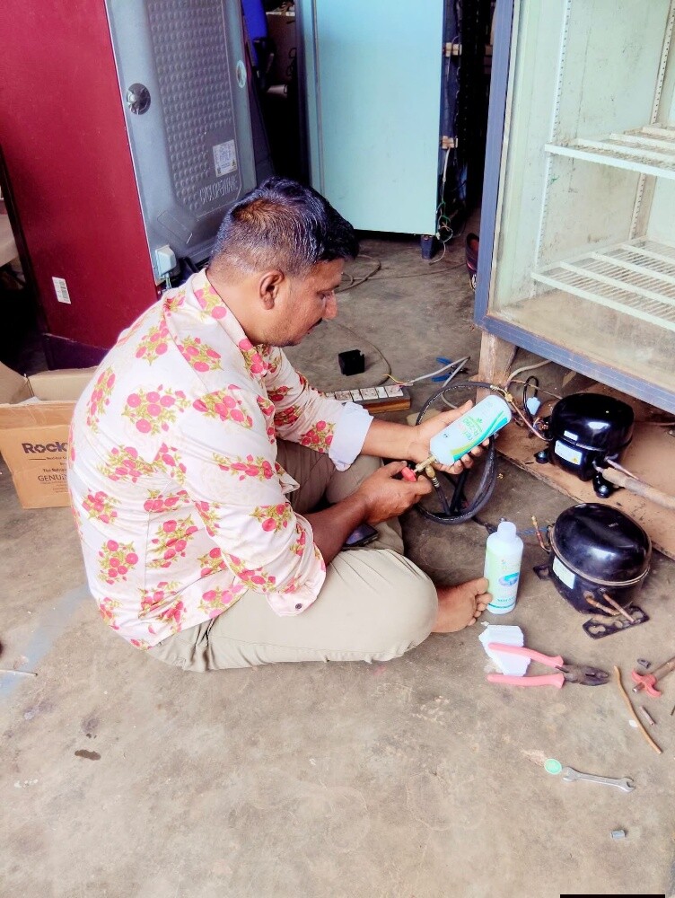 Fridge Repairing Gas - 1