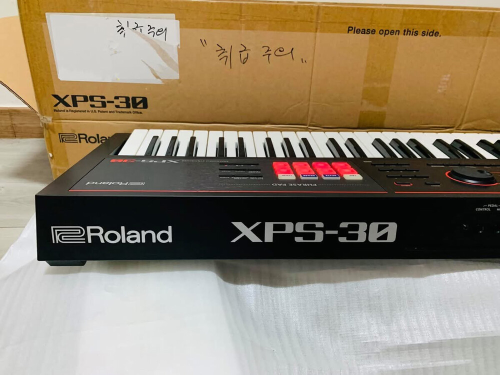New Roland XPS 30 keyboard  - 1