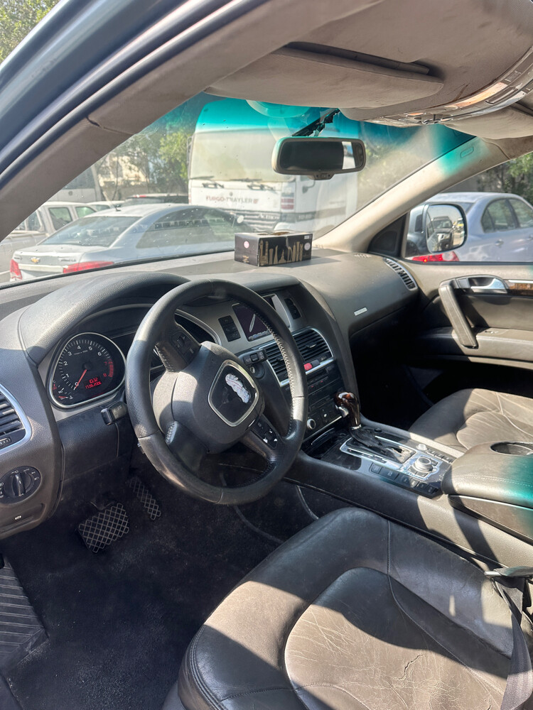 Audi q7 all parts available - 4