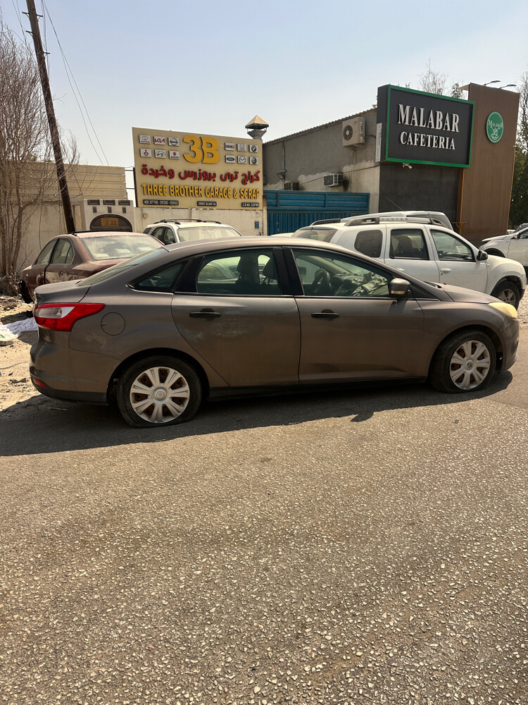ford Fucas all parts available - 4