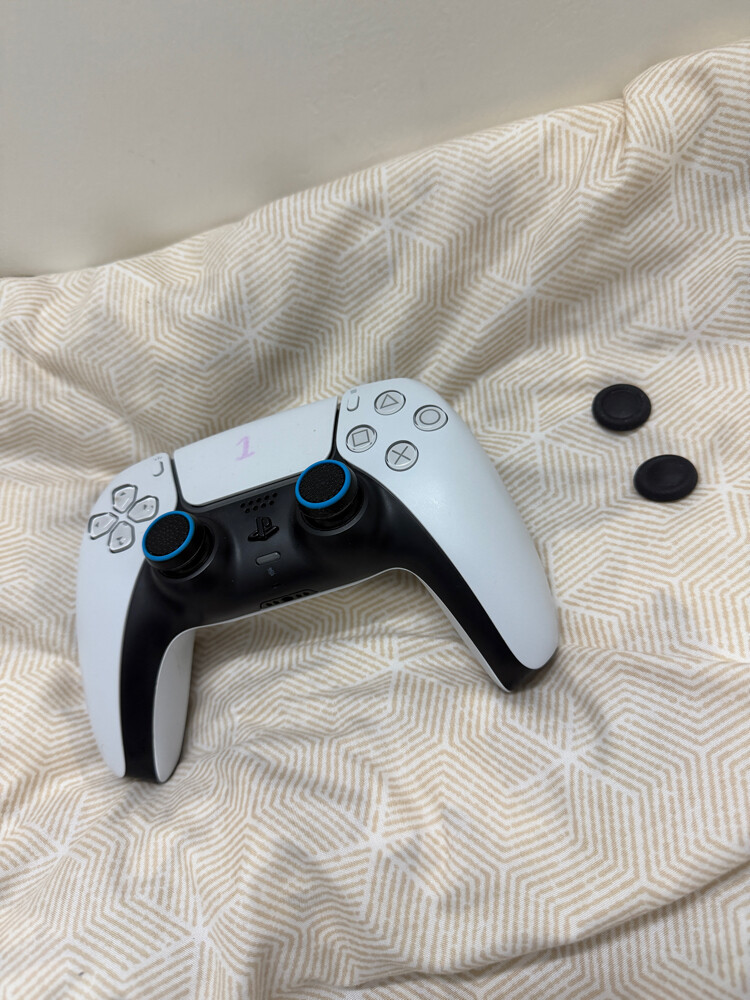 ps 5 pro controller - 1