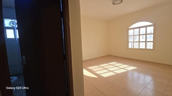 Semi-new villas for rent in Umm Al- - 3