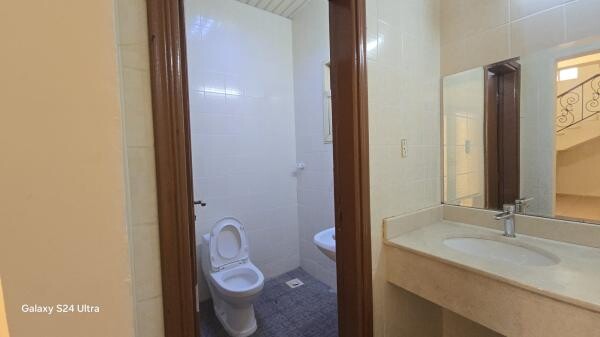 Semi-new villas for rent in Umm Al- - 10