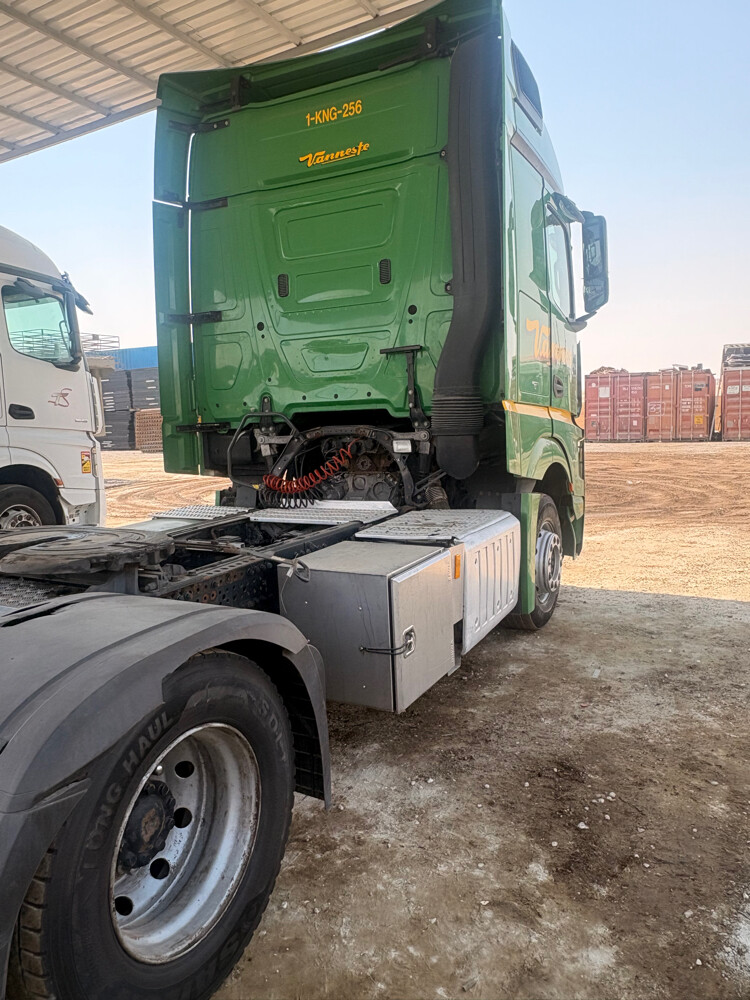 MERCEDES HEAD ACTROS 2015 - 5