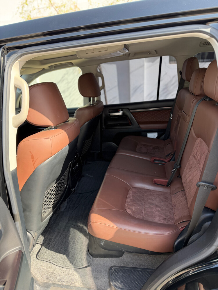 land cruiser grand touring2021 - 4