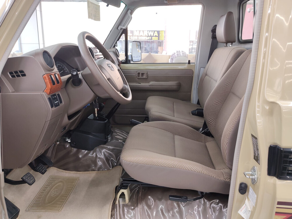 Land Cruiser Pickup - 5