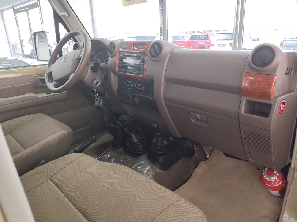 Land Cruiser Pickup - 7