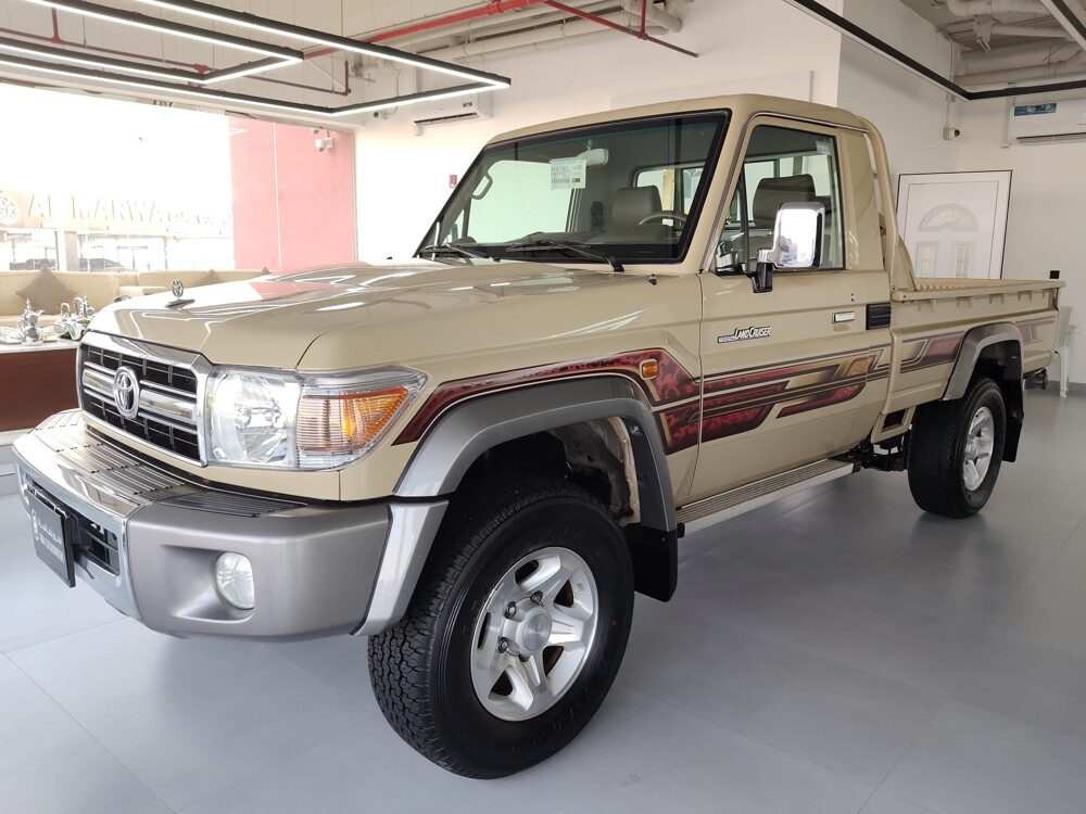 Land Cruiser Pickup - 3