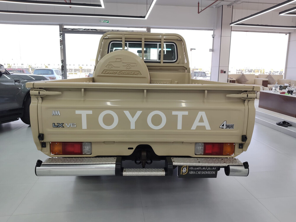 Land Cruiser Pickup - 9
