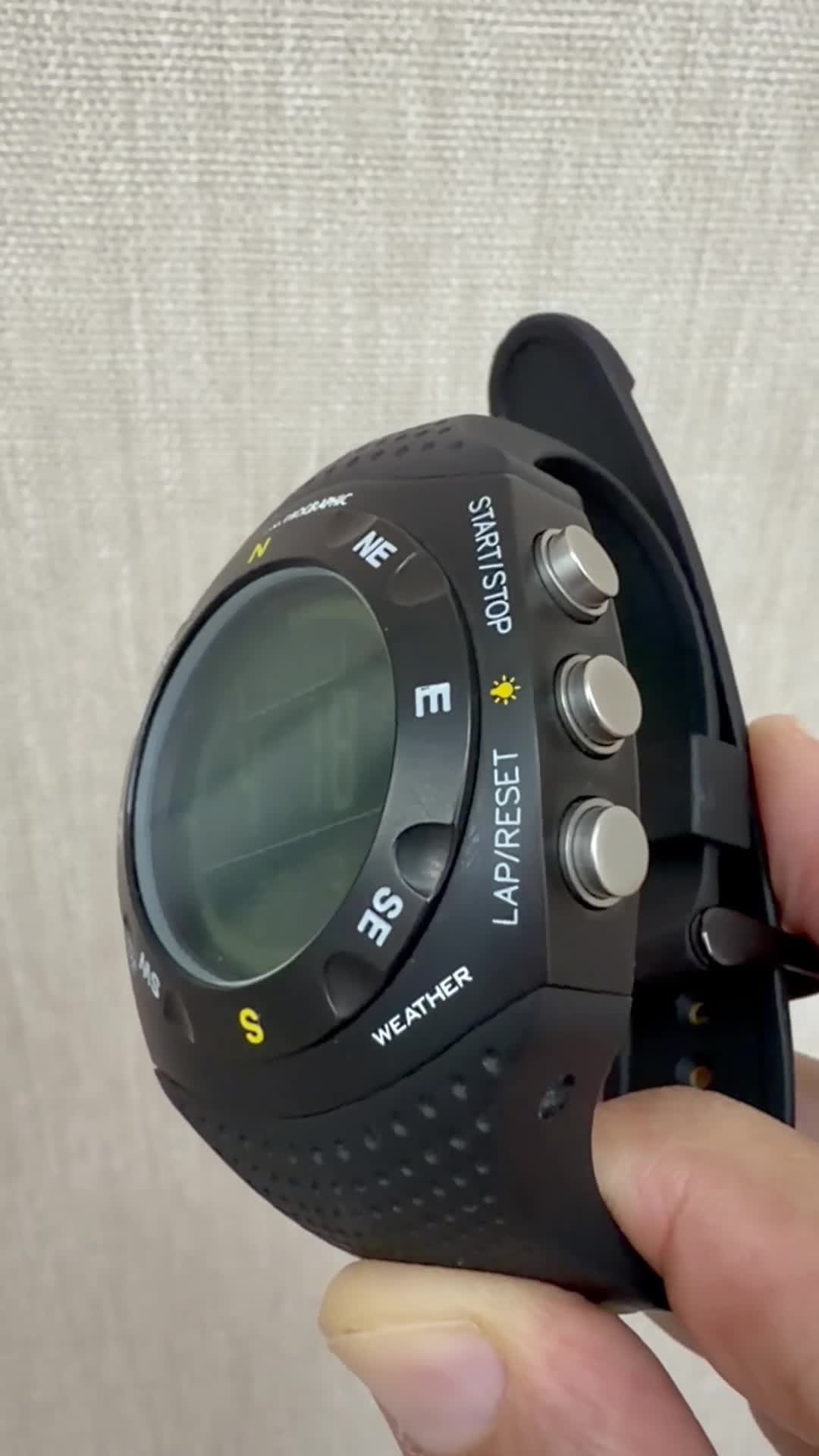 ساعة ناشيونال جيوغرافيك  - 1