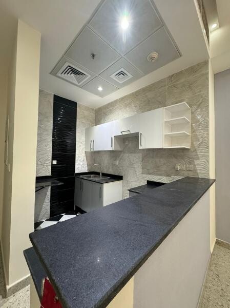 Al Najma Apartment 2 Bedrooms + LR - 5