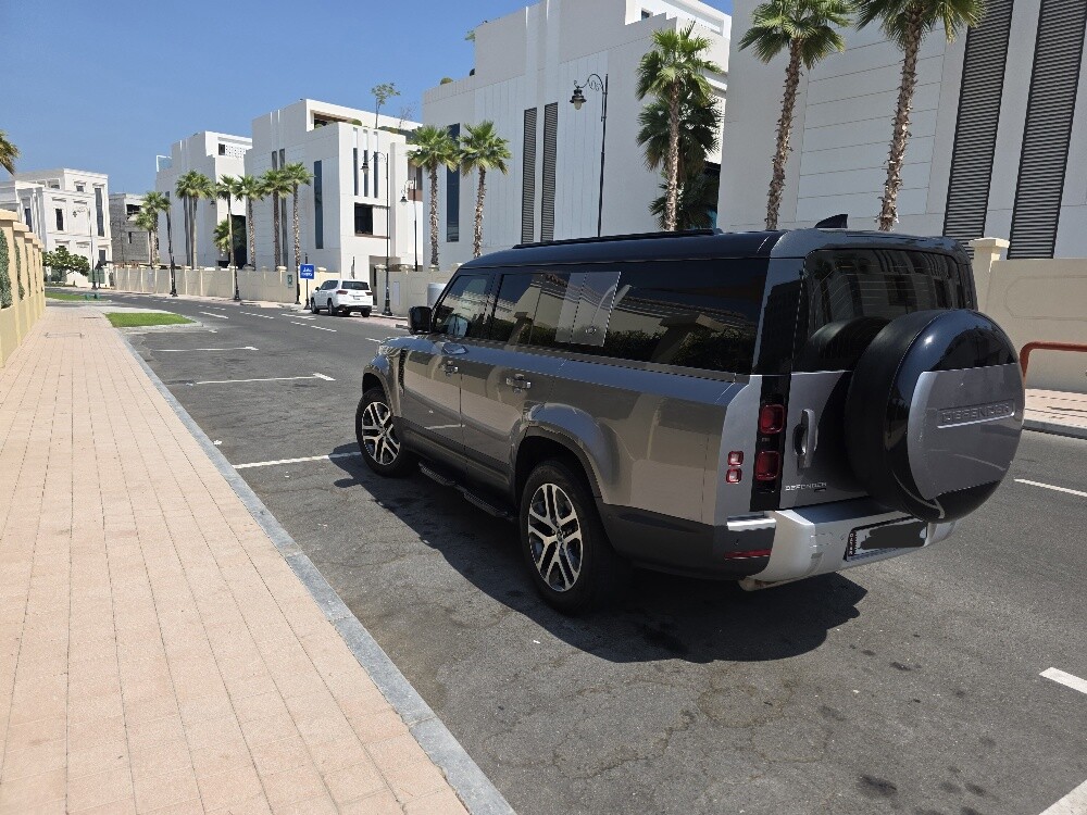 Land River Defender 130SE - 7