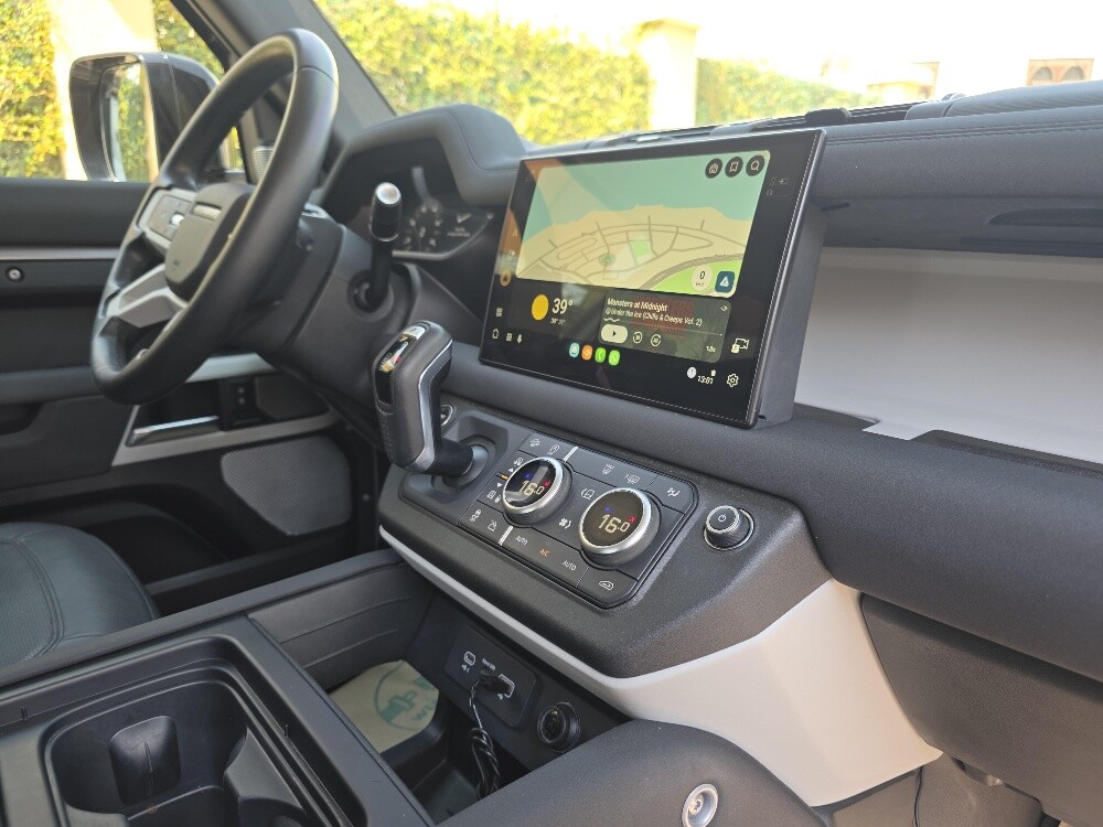 Land River Defender 130SE - 16