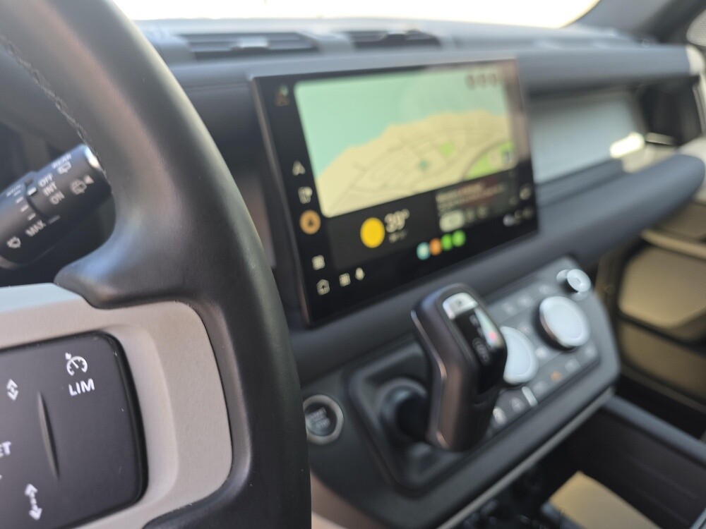 Land River Defender 130SE - 22
