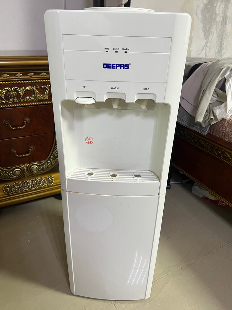 Geepas Water dispenser Hot & Cool - 1