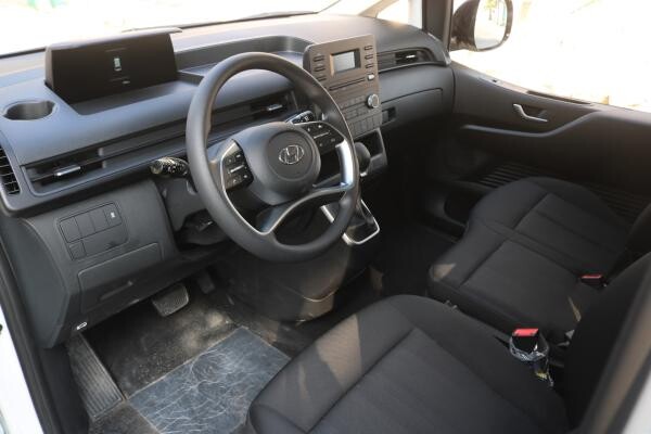 HYUNDAI  STARIA  2022 - 10