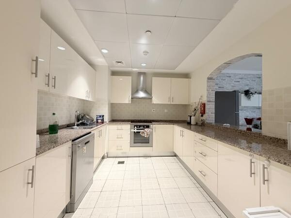 PRIME 1 BHK | BALCONY | GYM & POOL - 7