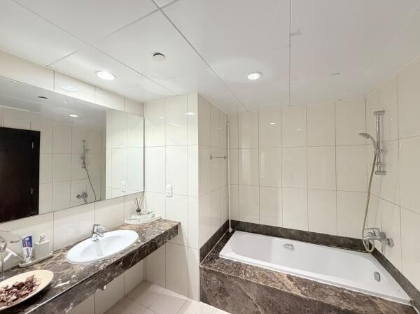 PRIME 1 BHK | BALCONY | GYM & POOL - 9