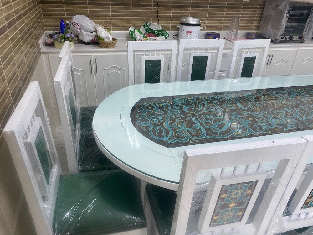 طاولةطعام أنيقة مع 10 كراسي للبيع - 2