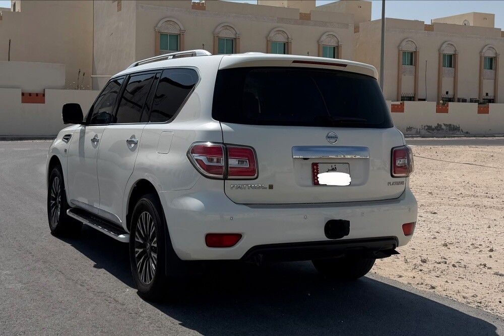 Nissan patrol platinum 2014 255000k - 2