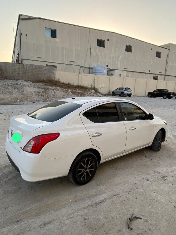 Nissan sunny - 2