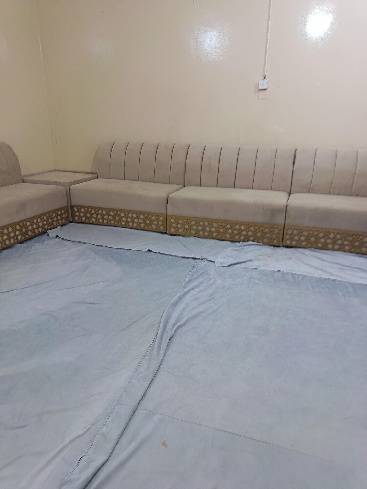 كنب كبير للبيع مفصل ٧٠٠٠ - 1