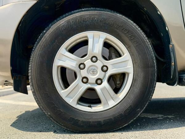 Toyota Sequoia SR5 2012 - 8