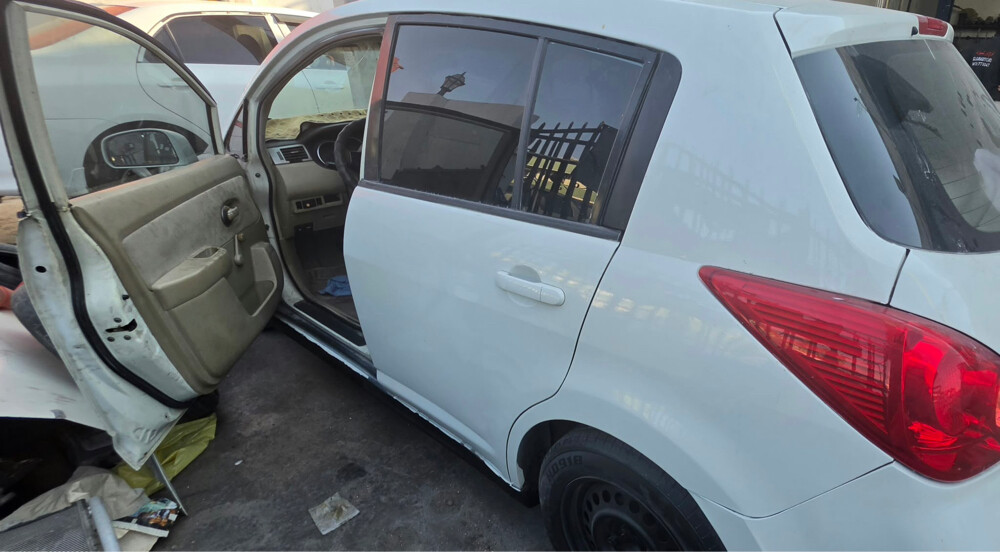 Nissan tiida hatchback  - 4