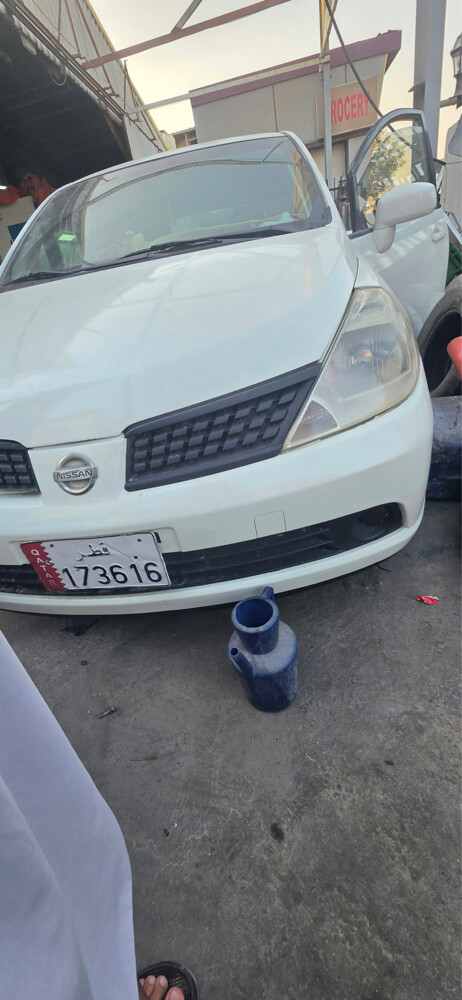 Nissan tiida hatchback  - 2
