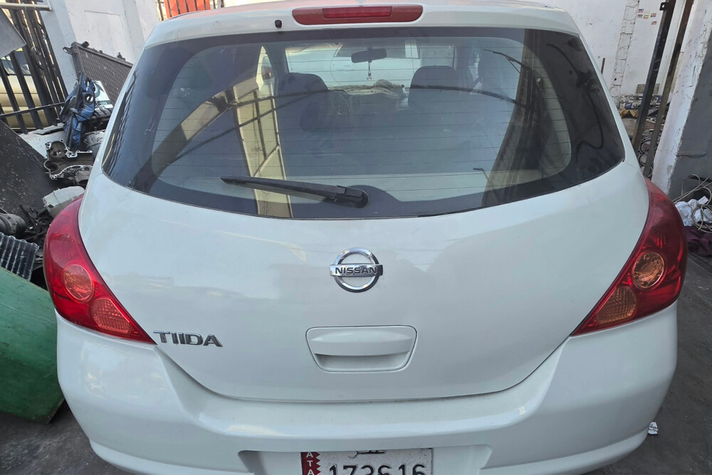 Nissan tiida hatchback  - 1