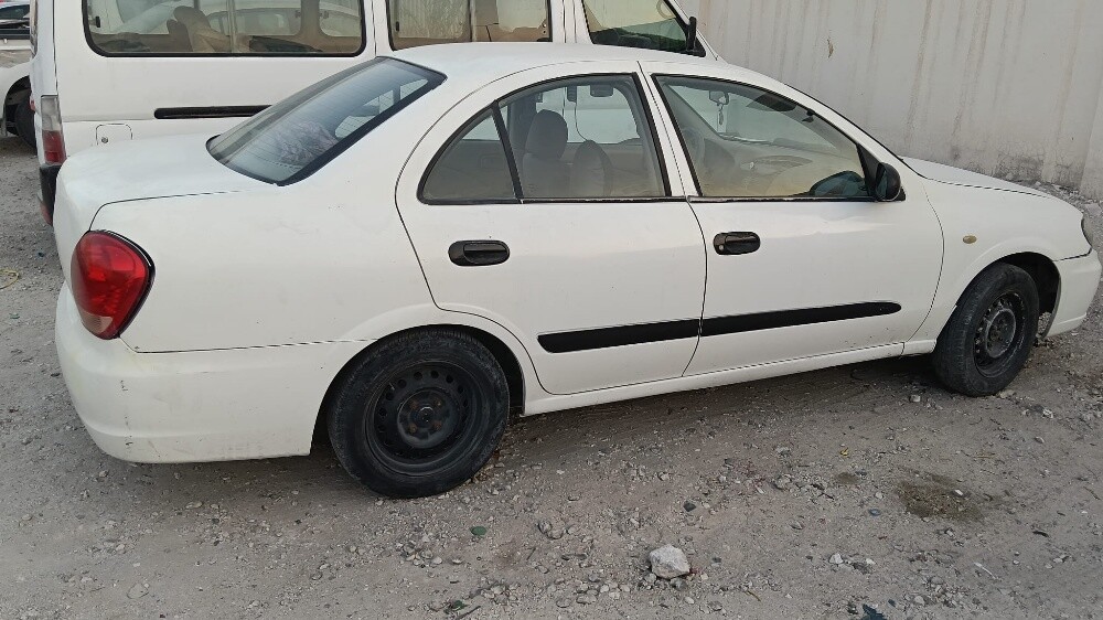 Nissan sunny 2010 model - 1