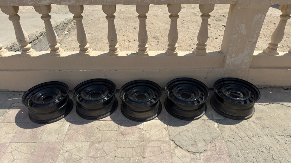 5 original wheels  - 2