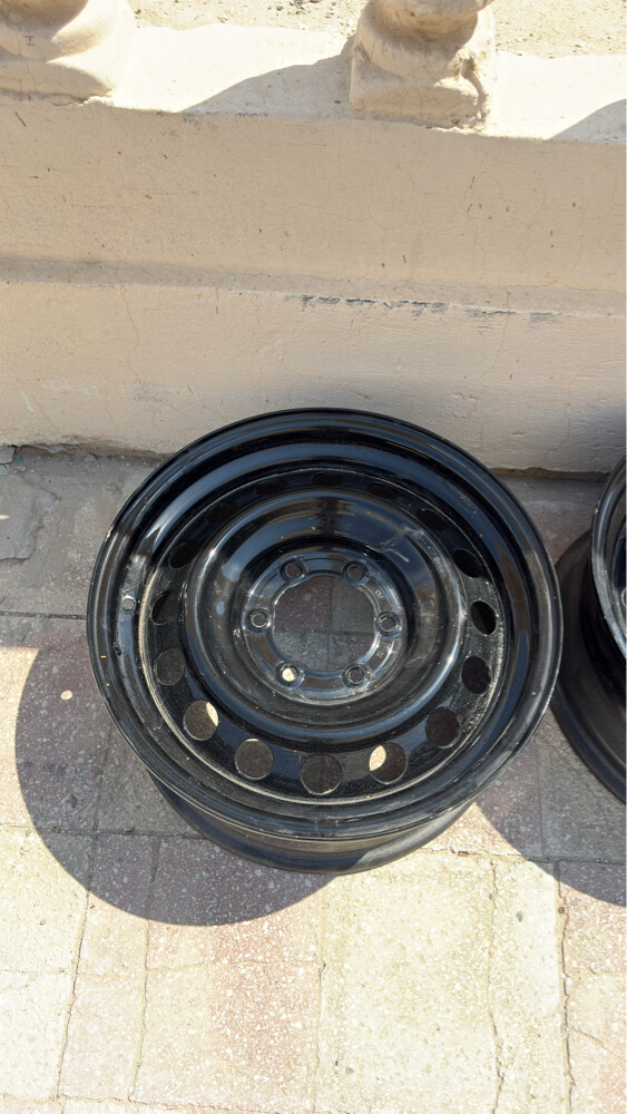 5 original wheels  - 1