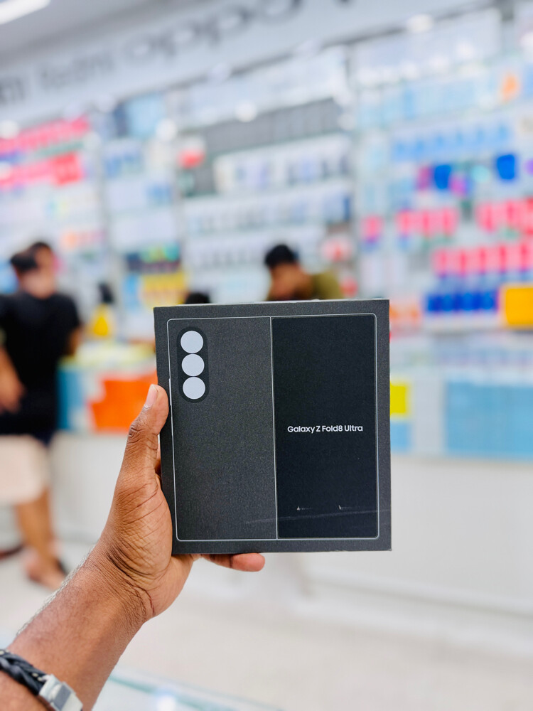 Samsung Galaxy Z Fold 8 Ultra  - 8