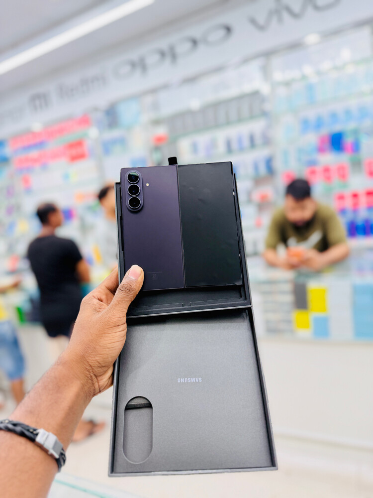 Samsung Galaxy Z Fold 8 Ultra  - 3