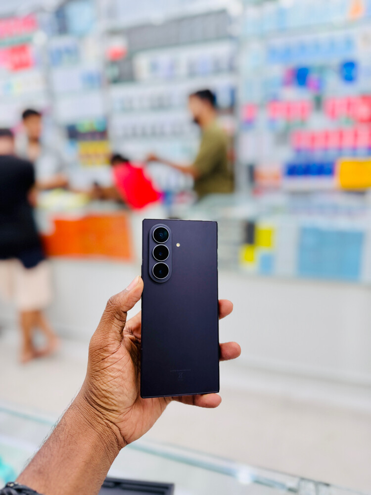 Samsung Galaxy Z Fold 8 Ultra  - 2