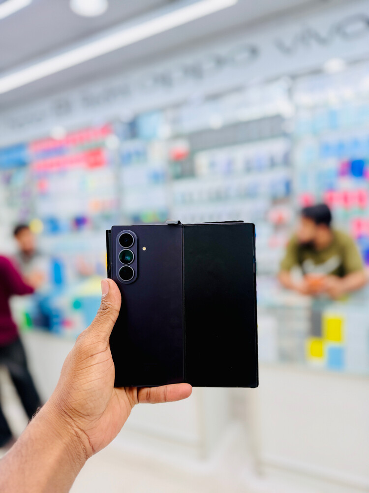 Samsung Galaxy Z Fold 8 Ultra  - 6