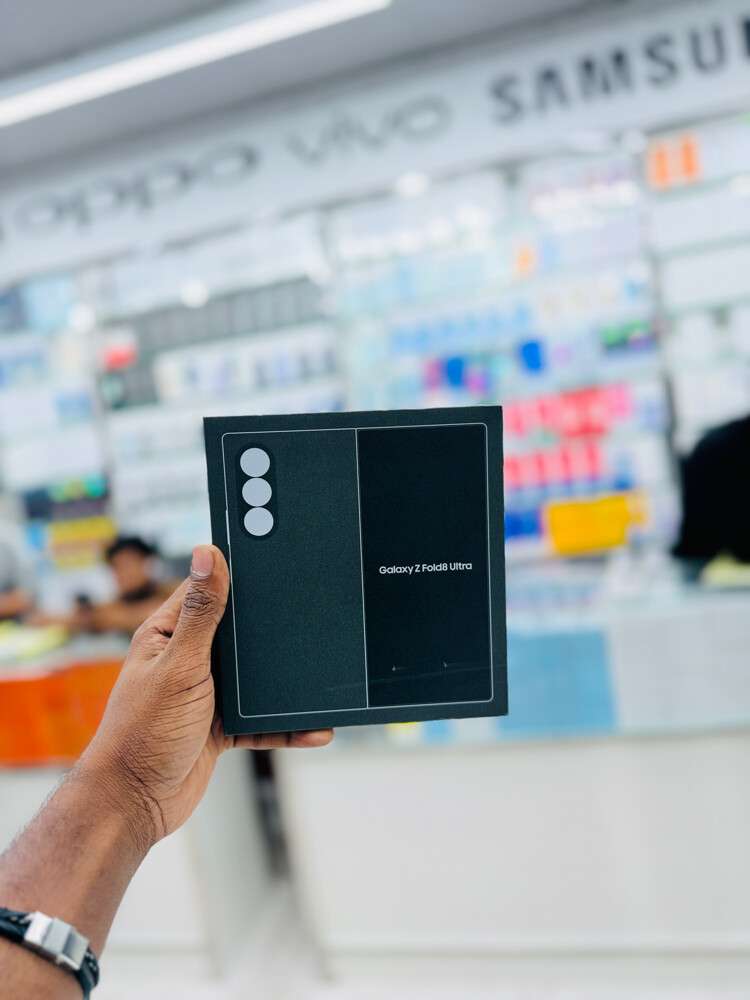 Samsung Galaxy Z Fold 8 Ultra  - 11