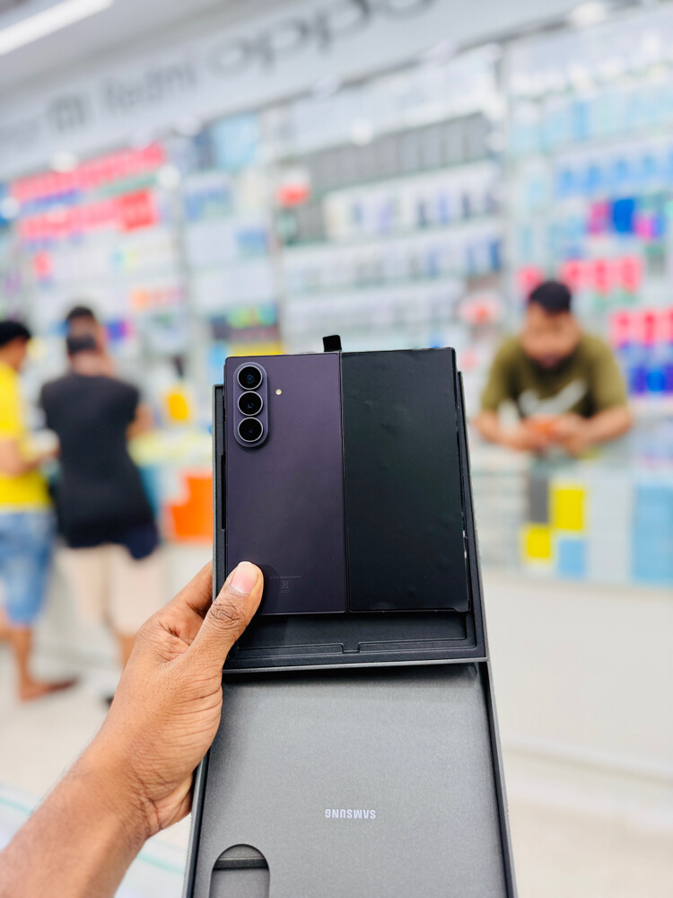 Samsung Galaxy Z Fold 8 Ultra  - 1