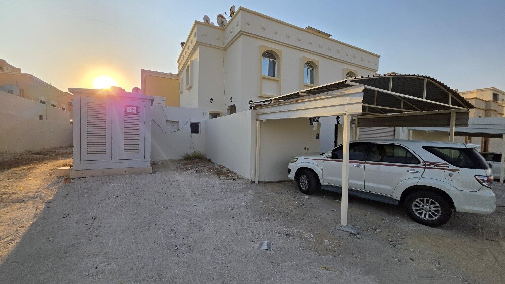 Standalone villa for rent in Umm Sa - 2