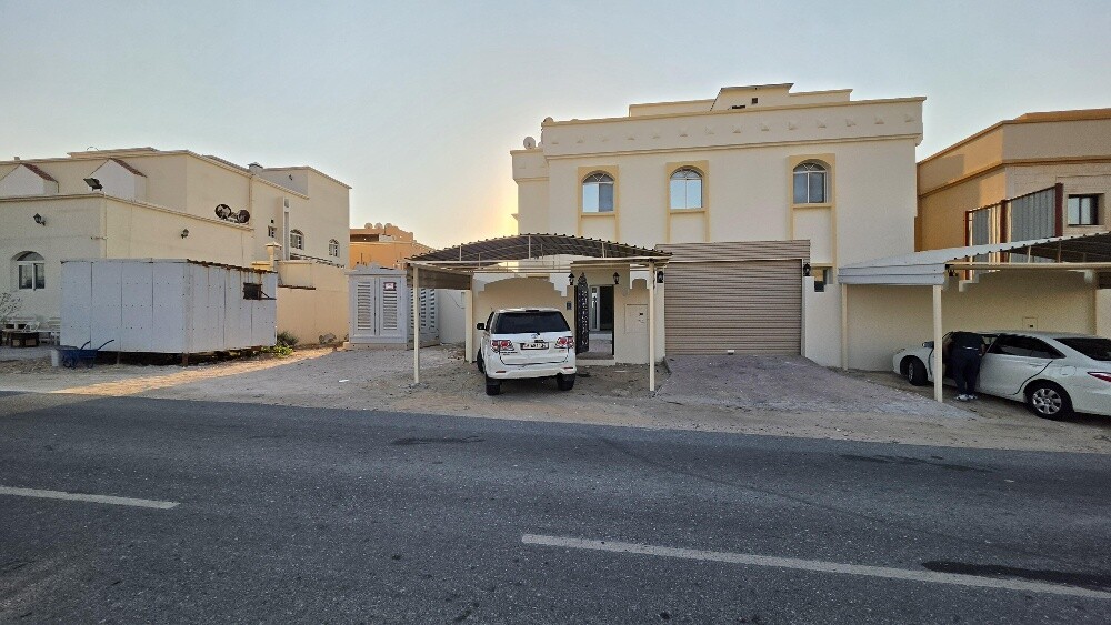 Standalone villa for rent in Umm Sa - 1