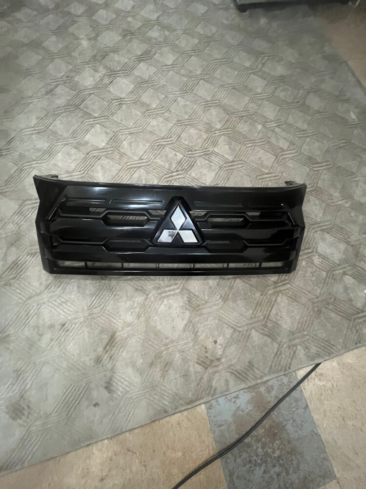 Front grille - 1