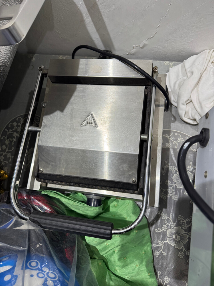 Electric Sandwich Maker - 1