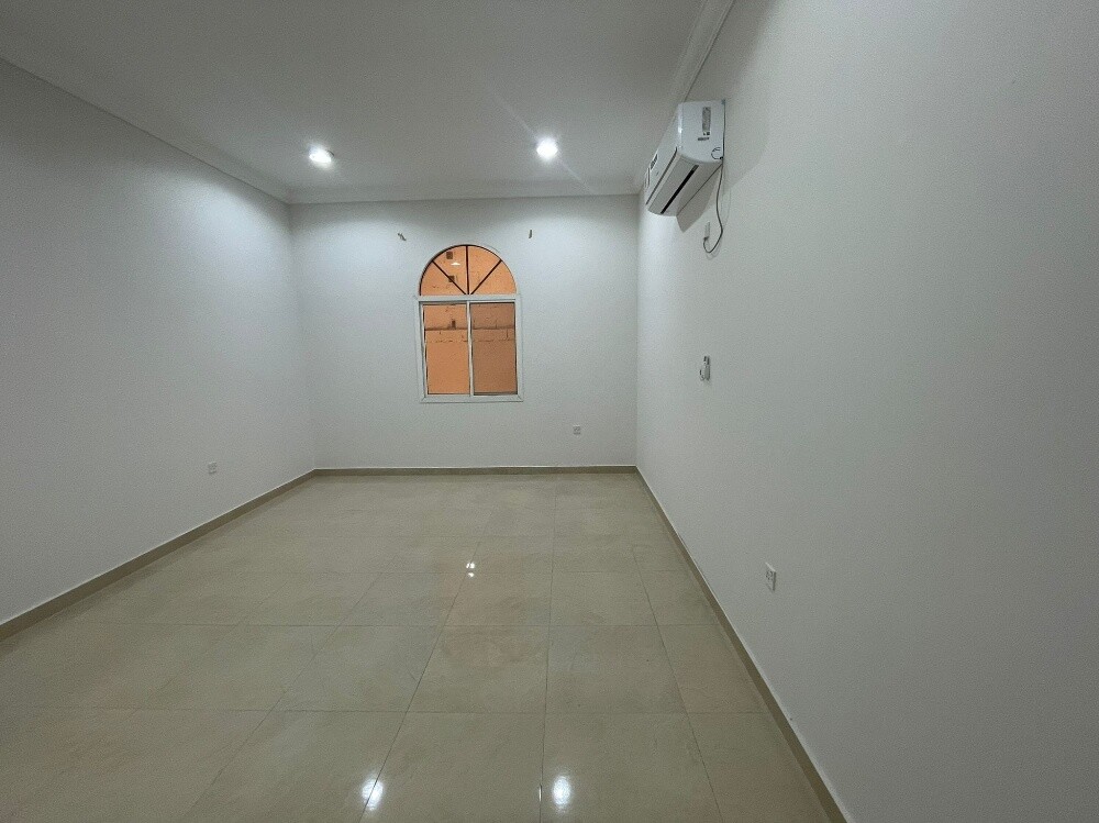 Villa for rent in Umm Qarn, excelle - 5