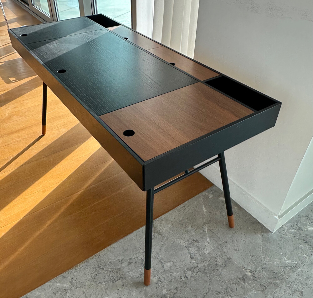 BoConcept Cupertino Desk– Black Oak - 4